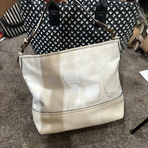 Coach Ivory and Beige Shoulder Bag - Picture 3 of 7
